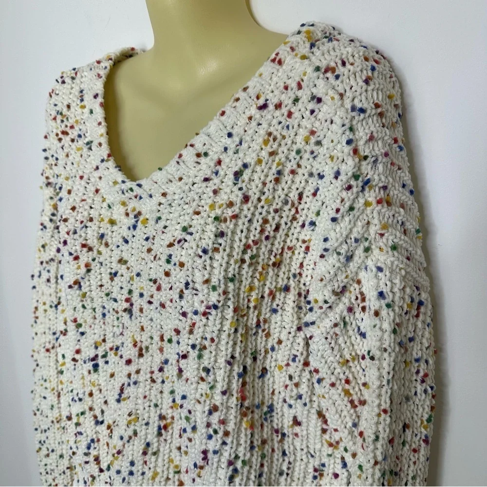I.N. San Francisco White V-neck with Multicolor Specks size M